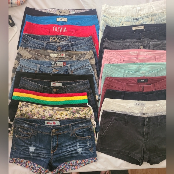 Lot of Juniors Size 7 shorts.